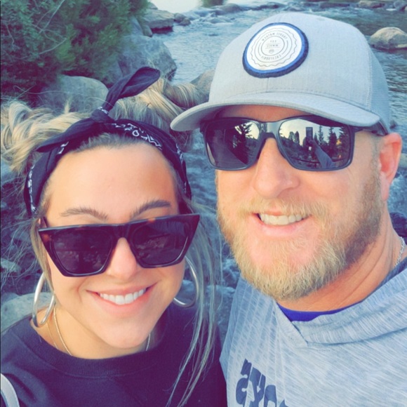 Meet your Posher, Lauren - Picture 2 of 4